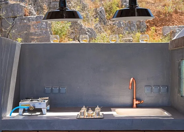 Vigli Private لينثوس